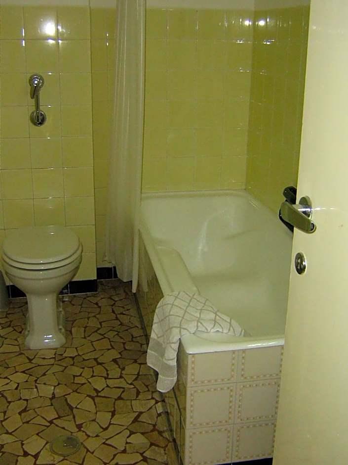 Camera Familiare con Bagno Privato